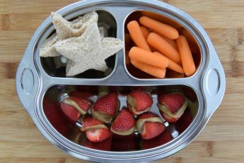 Star-Hummus-Strawberry-SunButter-Bites-Baby-Carrots-Lunch